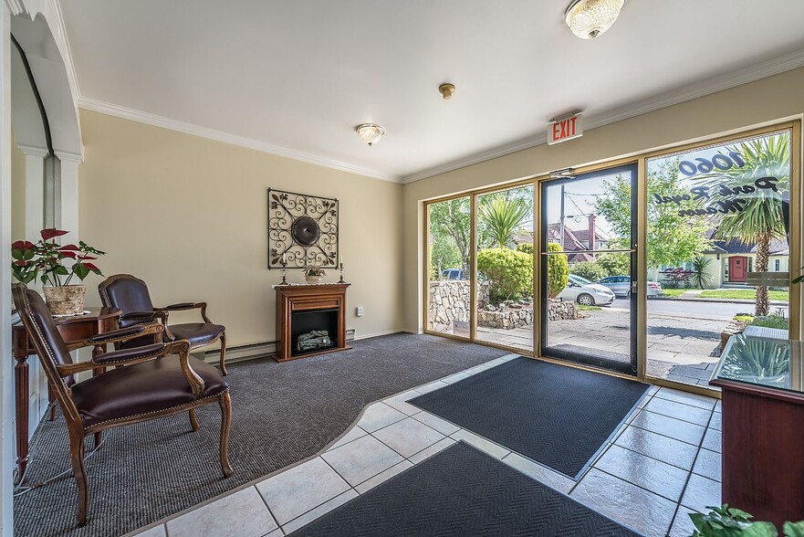 More Photos Of 1060 Pakington St, Victoria Apartments For Sale