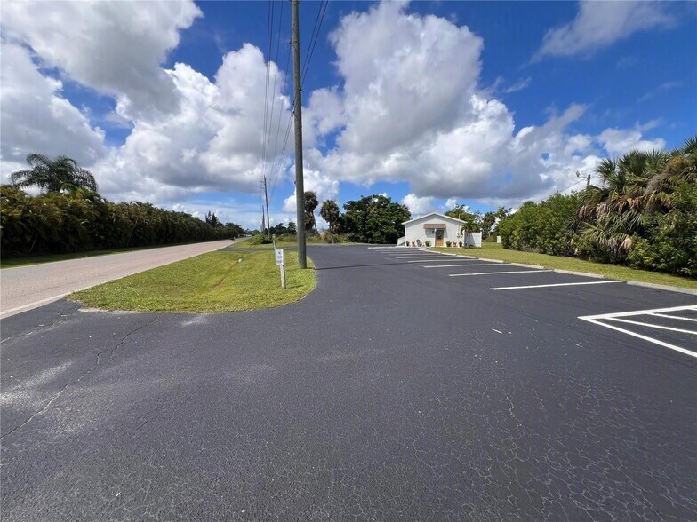 More Photos Of 180 Rio Villa Dr, Punta Gorda Freestanding For Sale