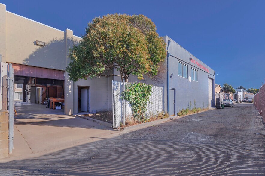 More Photos Of 1093 Montgomery Ave, San Bruno Service For Sale