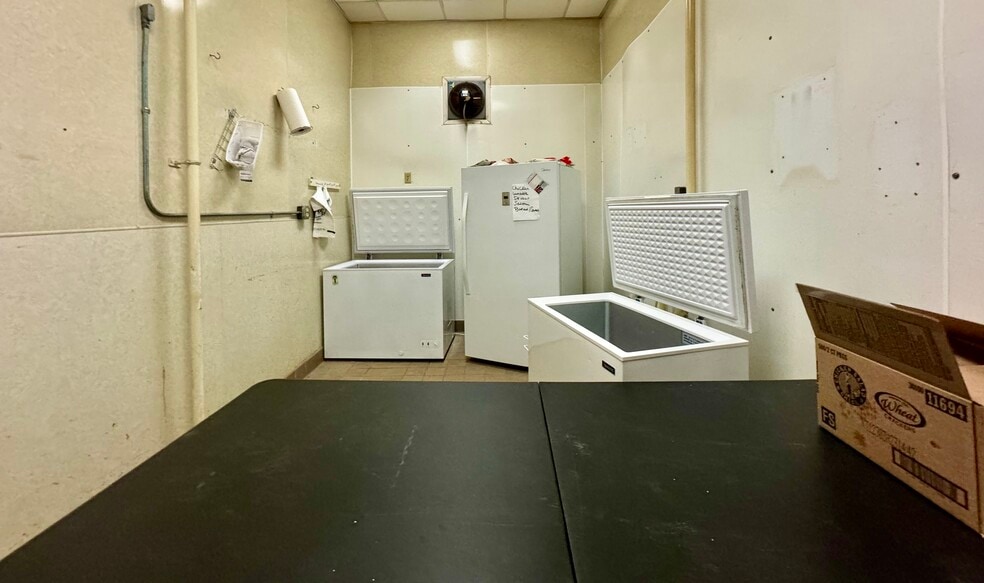 More Photos Of 118 E Court St, Paris Hotel For Sale