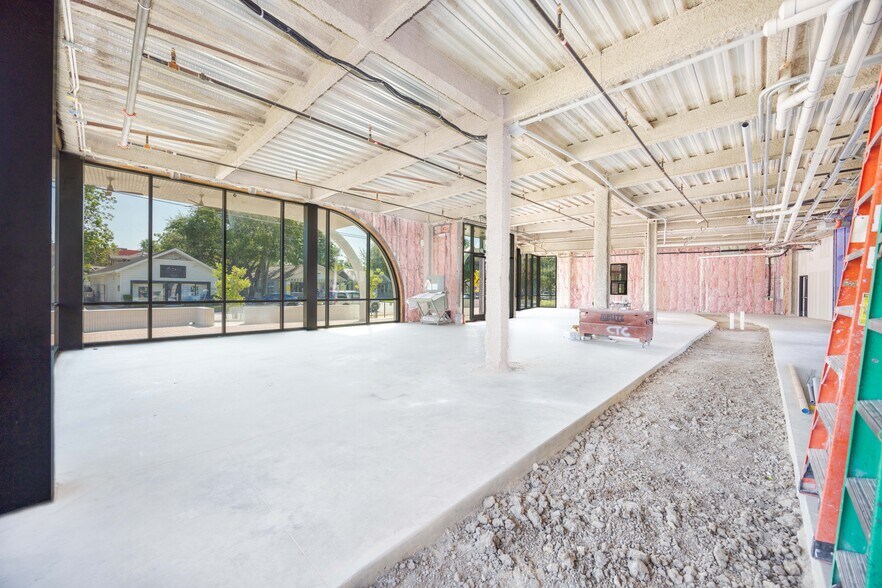 More Photos Of 1023 Studewood St, Houston Storefront Retail Office For Lease