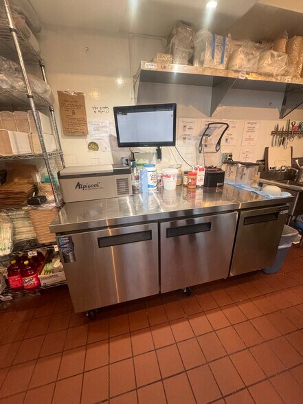 More Photos Of 175 Bay Pl, Oakland Restaurant For Lease
