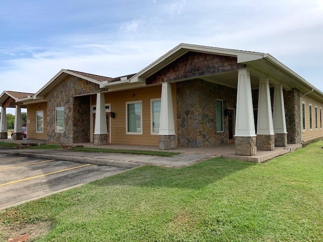 More Photos Of 4 Bayoubrandt Dr, Beaumont Medical For Sale