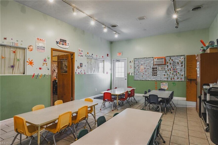 More Photos Of 1800 Grand Central Ave, Vienna Office For Sale