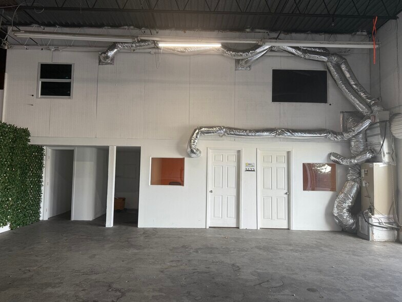 More Photos Of 1717 W Kennedy Blvd, Tampa Warehouse For Sale