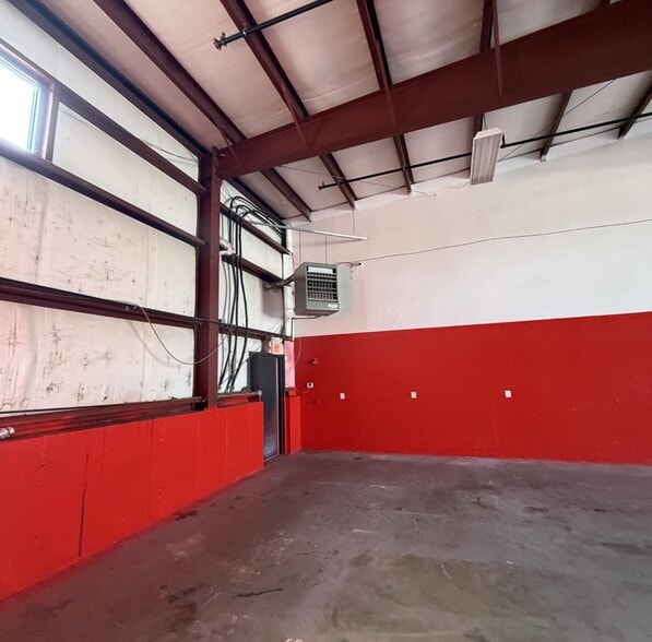 More Photos Of 198 S Meadow Rd, Plymouth Flex For Lease