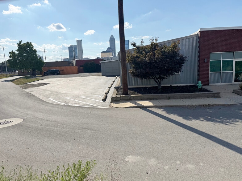 More Photos Of 220 N Davidson St, Indianapolis Research And Development For Lease