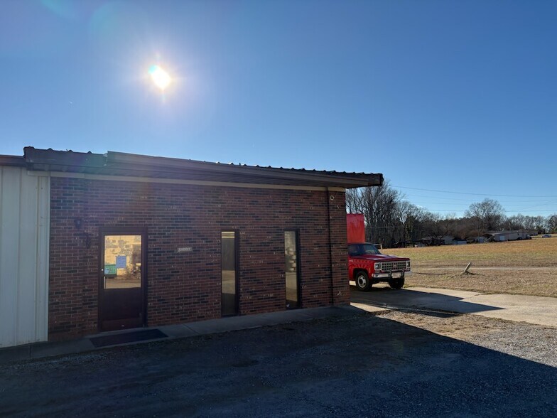 More Photos Of 1210 Champion Ferry Rd, Gaffney Flex For Sale