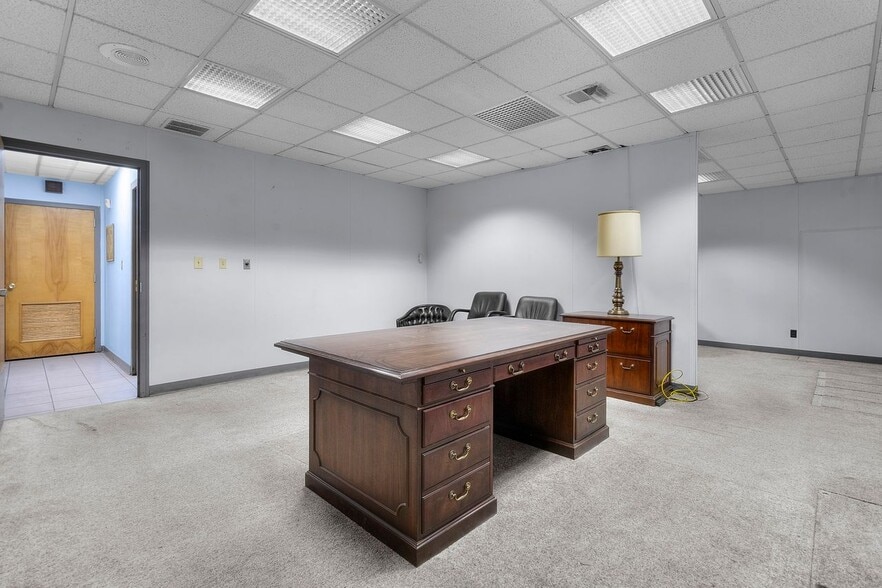 More Photos Of 1301 S 6th St, Noblesville Manufacturing For Sale