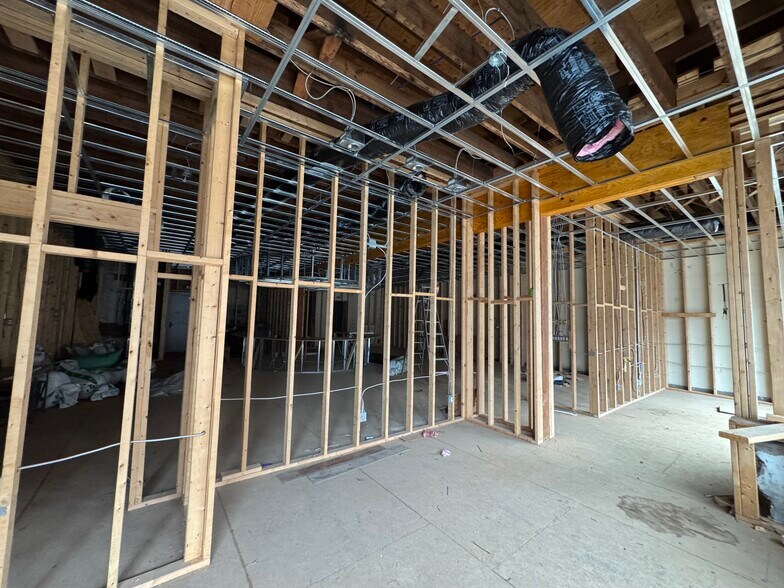 More Photos Of 1800 Rozzelles Ferry Rd, Charlotte Storefront For Lease