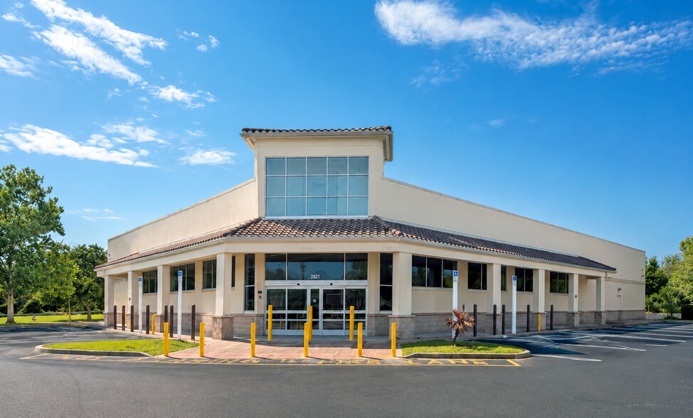 Primary Photo Of 2821 W 25th St, Sanford Drugstore For Lease