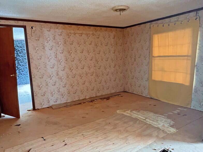 More Photos Of 3268 - 3244 River Fork Rd, Waterloo Bar For Sale