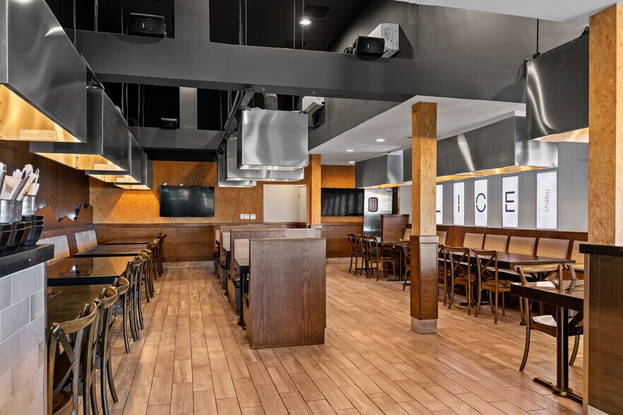 More Photos Of 16871 Beach Blvd, Huntington Beach Restaurant For Sale