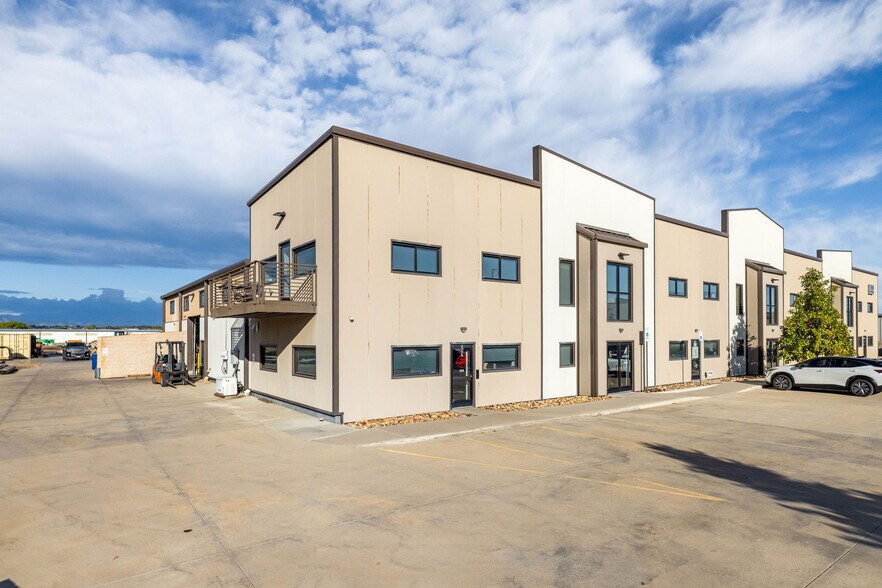 More Photos Of 3040 Airport Dr, Erie Flex For Sale