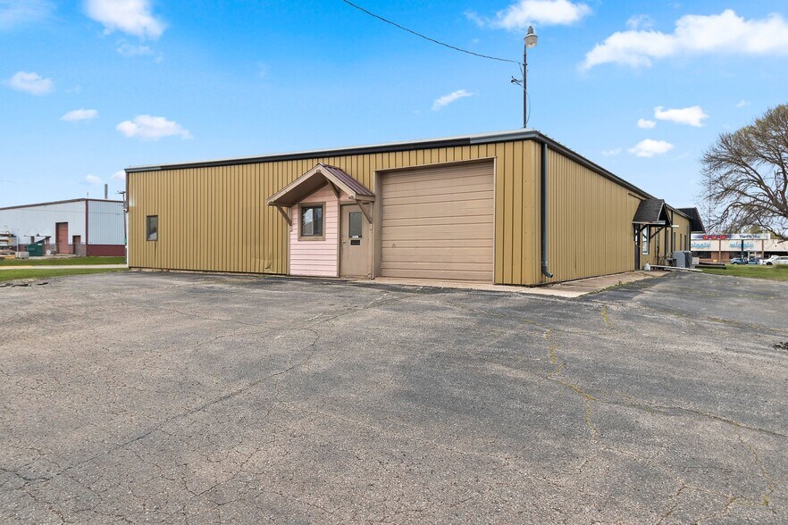 More Photos Of 400 E Highland Dr, Oconto Falls Office For Lease