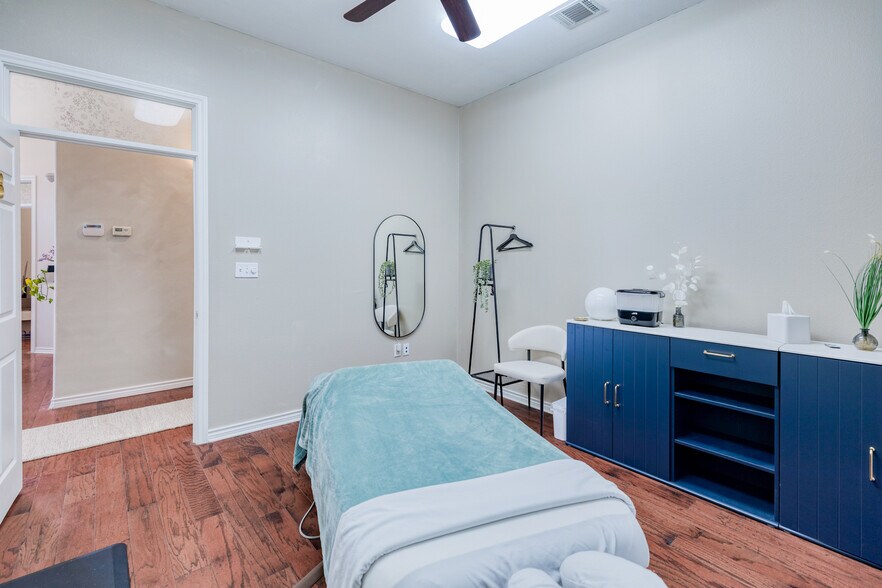 More Photos Of 12335 Hymeadow Dr, Austin Office For Sale