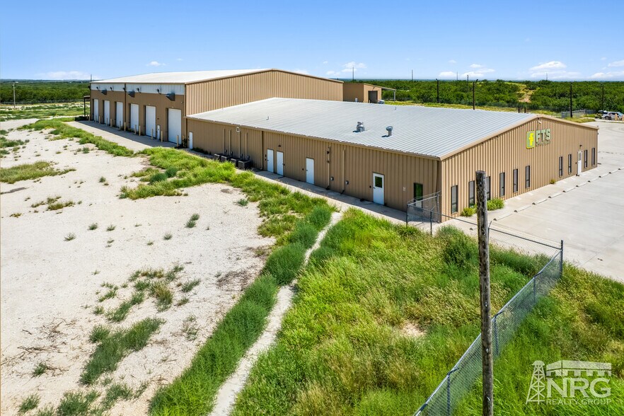 More Photos Of 2459 FM 190, Asherton Manufacturing For Lease