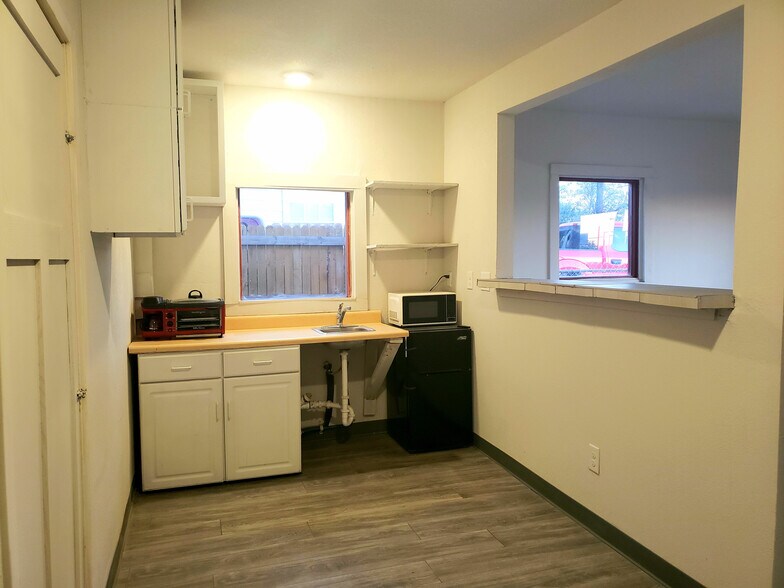 More Photos Of 1211 Gladstone, San Antonio Specialty For Sale