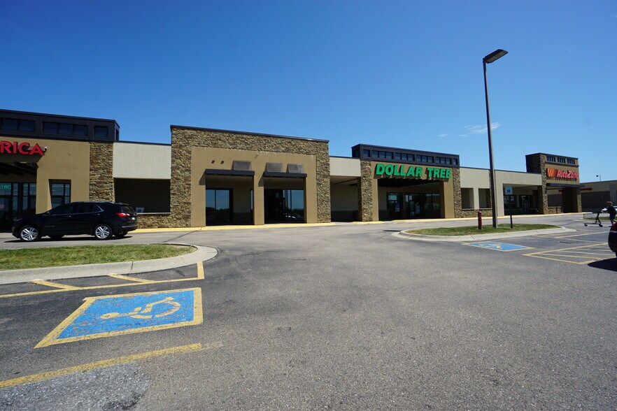 More Photos Of 5400-5450 S 56th St, Lincoln Supermarket For Lease
