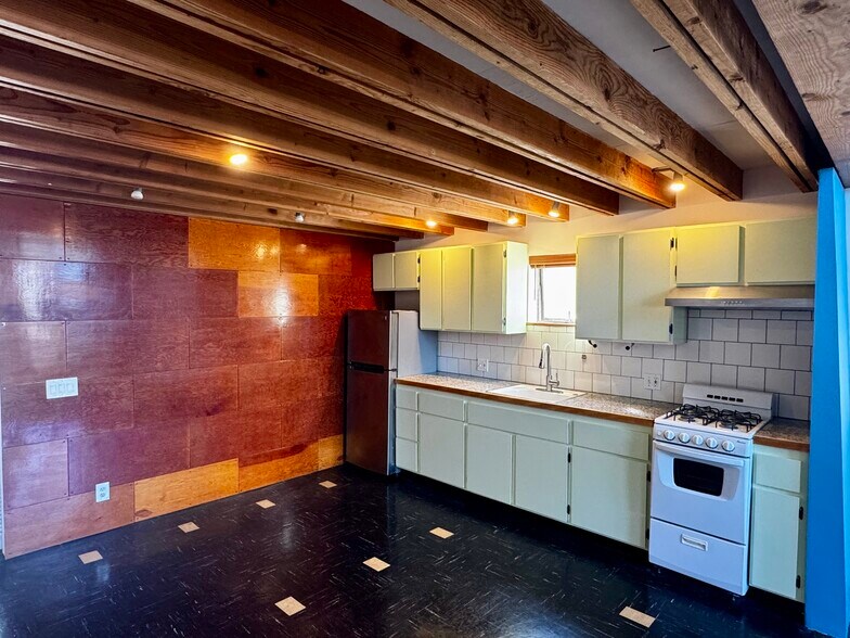 More Photos Of 558 San Juan Ave, Venice Apartments For Sale