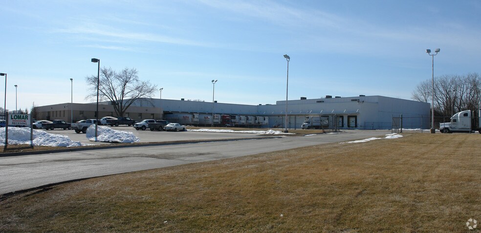 More Photos Of 2500 Dixon St, Des Moines Distribution For Sale