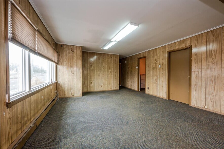 More Photos Of 930 Sunrise Hwy, North Babylon Office For Sale