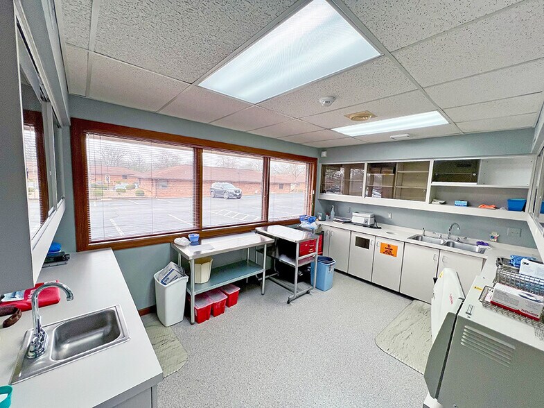 More Photos Of 2900 Frank Scott Pky W, Belleville Office For Sale