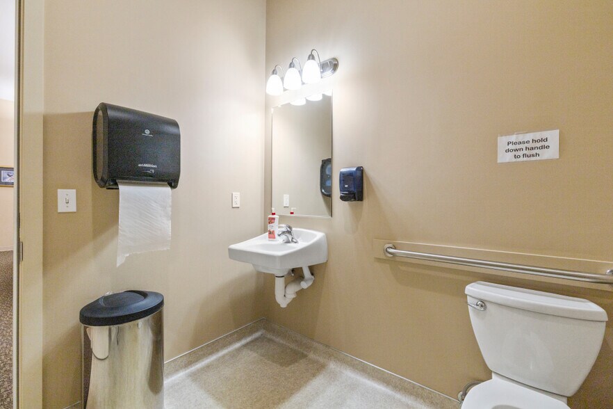 More Photos Of 422 S 5th St, Klamath Falls Office For Sale