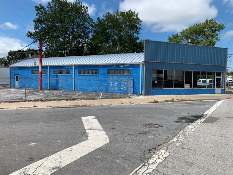 More Photos Of 201-205 W Saint Louis Ave, East Alton Warehouse For Lease