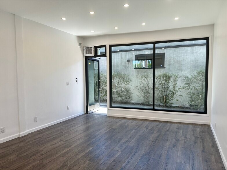 More Photos Of 3601-3609 1/2 W Magnolia Blvd, Burbank Storefront Retail Office For Lease