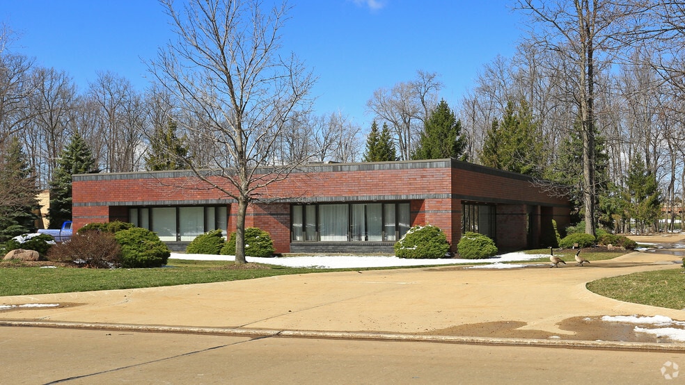 More Photos Of 38227 Western Pky, Willoughby Flex For Sale