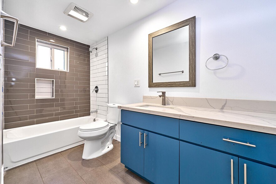 More Photos Of 550 W 47th St, Los Angeles Apartments For Sale