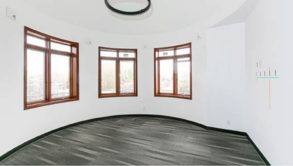 More Photos Of 4817-4833 Rue Sherbrooke O, Westmount Office For Lease
