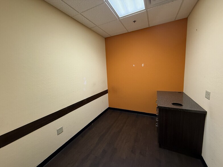 More Photos Of 4110 N 108th Ave, Phoenix Medical For Lease