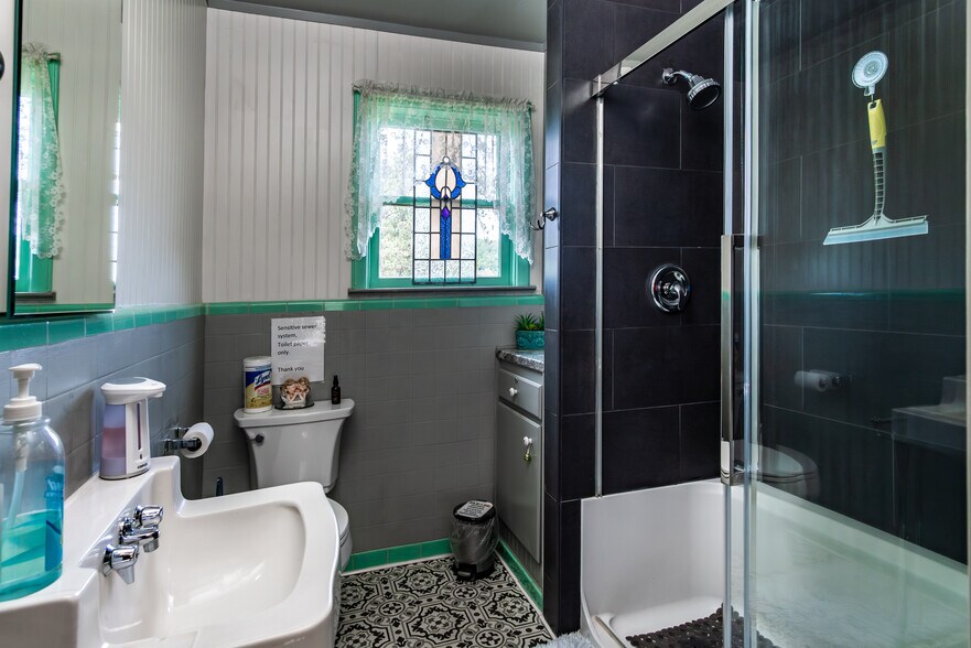 More Photos Of 236 SE Stephens St, Roseburg Hospitality For Sale