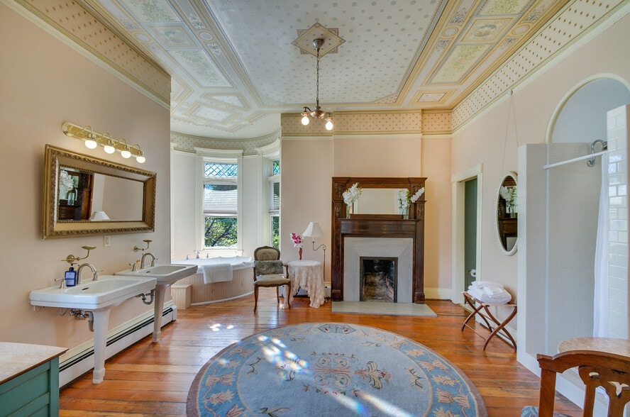 More Photos Of 2555 W 37th Ave, Denver Hospitality For Sale