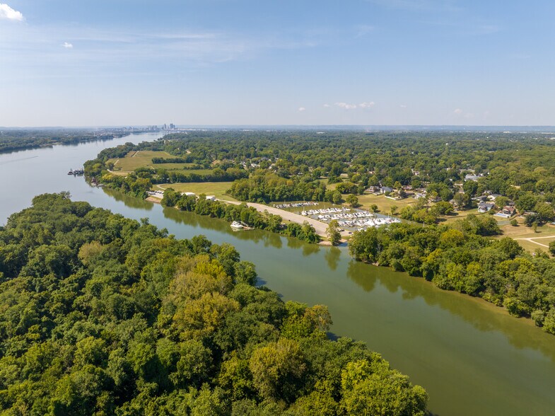 More Photos Of 4000 Utica Pike, Jeffersonville Marina For Sale