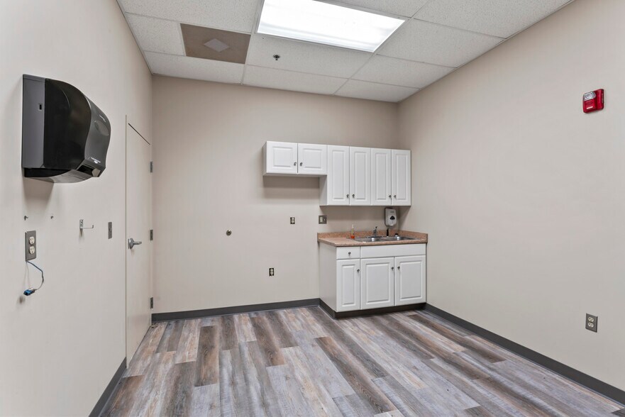 More Photos Of 1443 Granger Dr, Davison Medical For Lease