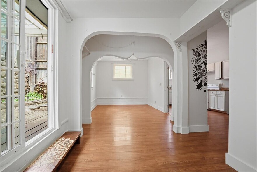 More Photos Of 145 N Market St, Wailuku Storefront Retail Residential For Lease