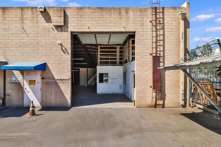 More Photos Of 8630 Tamarack Ave, Sun Valley Manufacturing For Lease