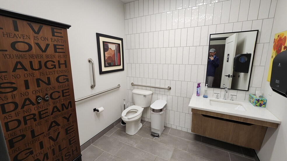 More Photos Of 805 George St, De Pere Office For Sale