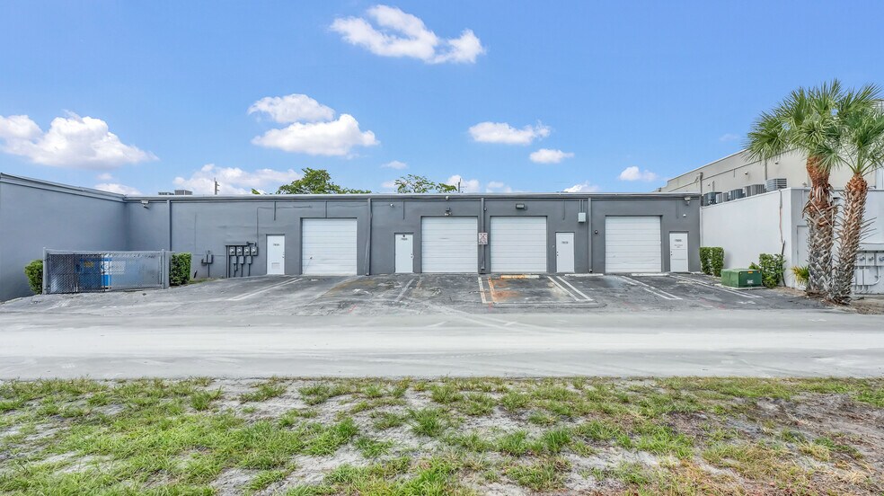 More Photos Of 7600 Wiles Rd, Coral Springs Unknown For Lease