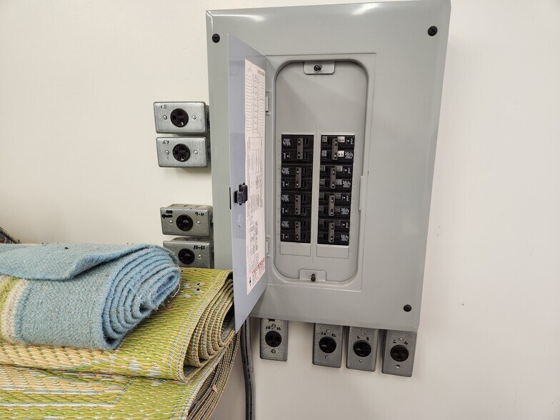 More Photos Of 1111 Willowbrook Dr, Greensboro Light Manufacturing For Sale