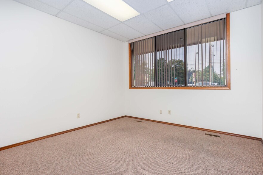More Photos Of 100 N Fruitland St, Kennewick Office For Lease