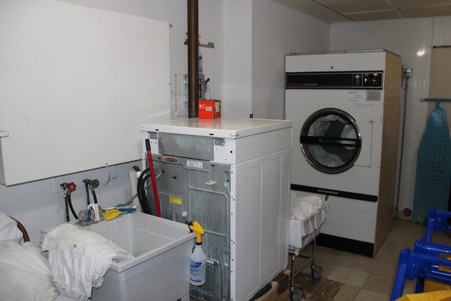 More Photos Of 115 N River St, Chamberlain Hotel For Sale