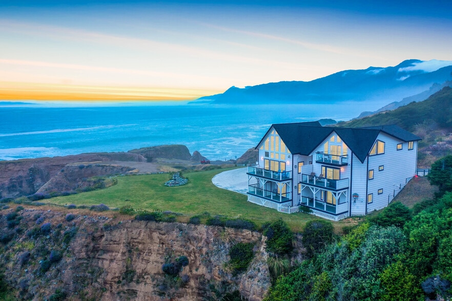 Primary Photo Of 266 Dolphin Dr, Whitethorn Hotel For Sale