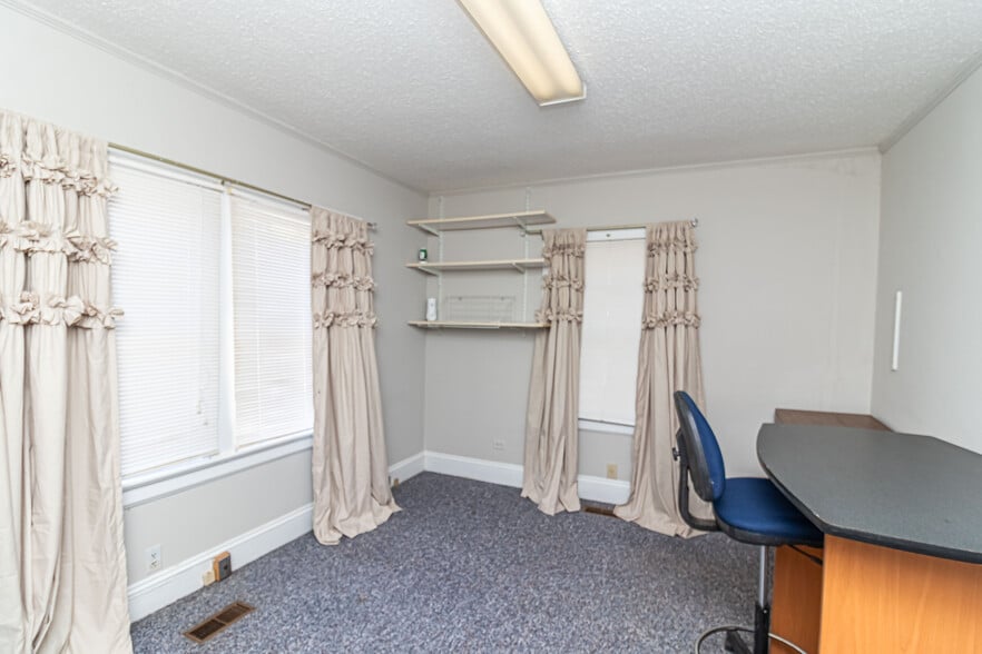 More Photos Of 1505 E Ash St, Goldsboro Office For Sale