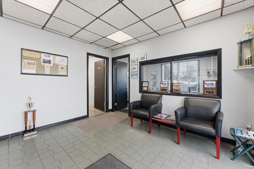 More Photos Of 222 King Ave, Northampton Freestanding For Sale