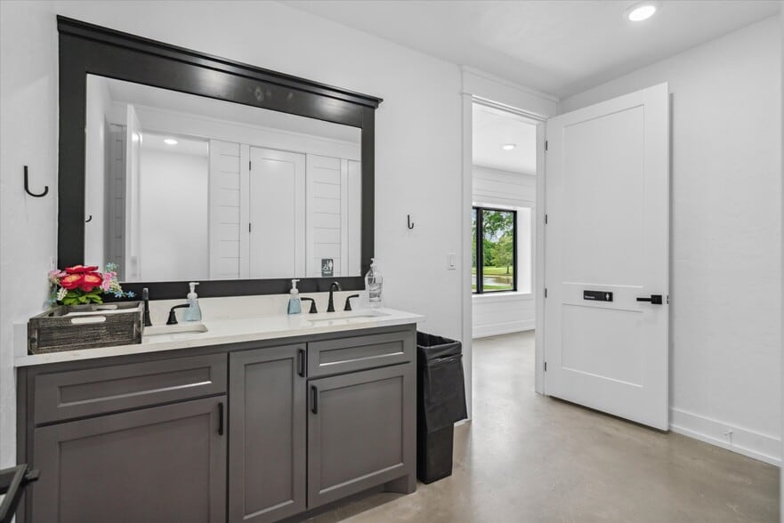 More Photos Of 1972 FM 857, Grand Saline Trailer Camper Park For Sale