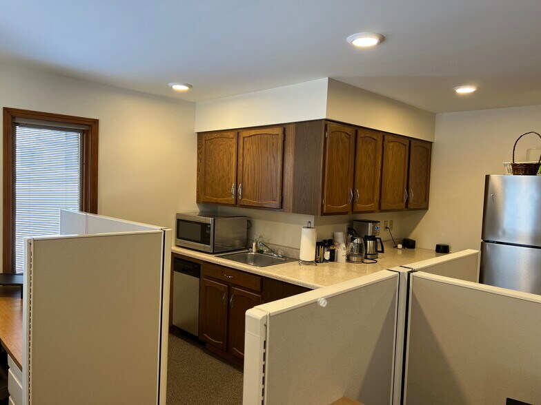 More Photos Of 1002 N Eaton St, Albion Office For Sale